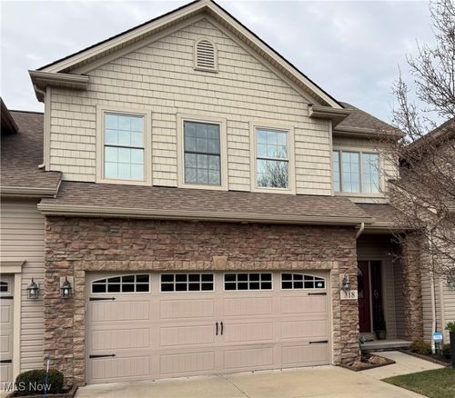 318 Lakewick Ln, Willowick, OH, 44095-4682 | Card Image