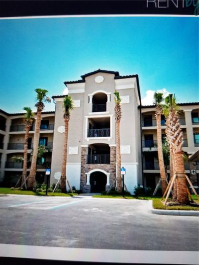 207 - 17006 Vardon Terrace, Condo with 2 bedrooms, 2 bathrooms and null parking in Bradenton FL | Image 1