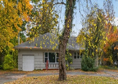 48 E Rogues Path, Huntingtn Sta, NY, 11746-2750 | Card Image