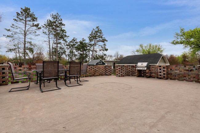 There is a built-in grill connected to natural gas so you'll never need to worry about running out of propane. | Image 50