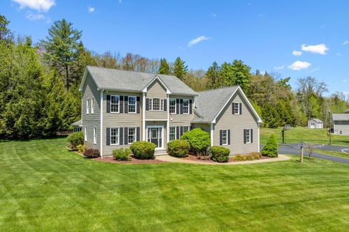 17 Mcqueston Dr, Auburn, NH, 03032-3844 | Card Image