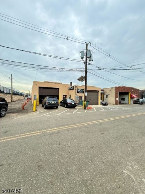 684 W Prospect Ave, Fairview, NJ, 07022-1523 | Card Image