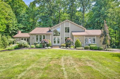 Split level home with a front yard | Image 1