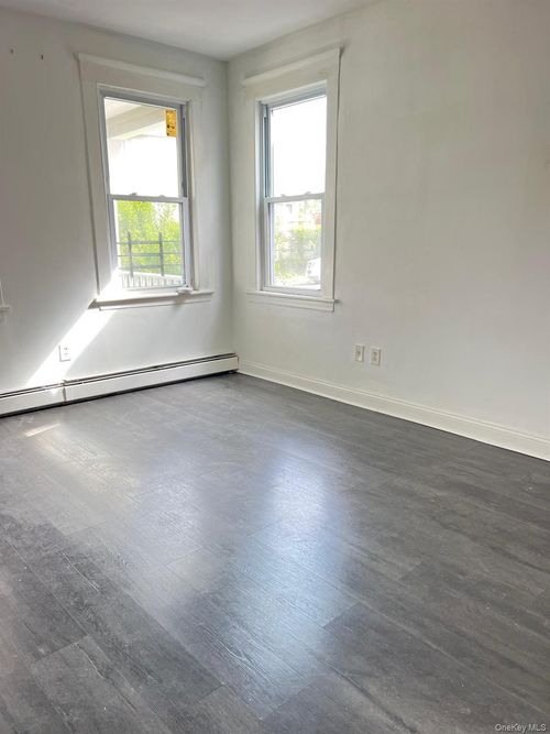 72 Chauncey Ave, New Rochelle, NY, 10801-2501 | Card Image