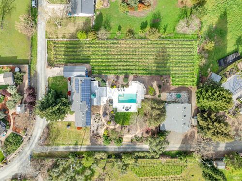 8854 Egg Farm Ln, Kenwood, CA, 95452-8011 | Card Image