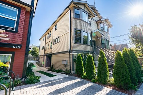 1-945 Pembroke St, Victoria, BC, V8T1J1 | Card Image