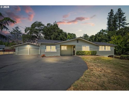 594 Coutant Ln, Grants Pass, OR, 97527-6107 | Card Image