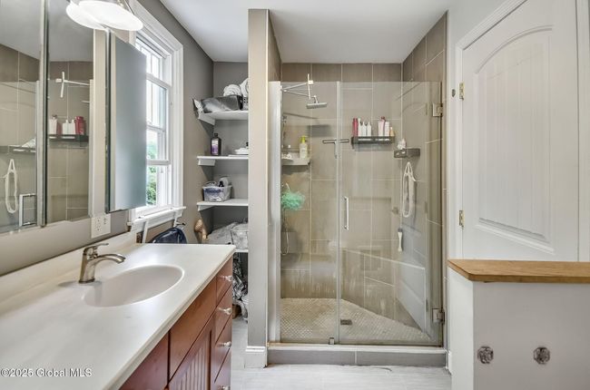 1 Yates St, House other with 3 bedrooms, 2 bathrooms and 1 parking in Troy NY | Image 21