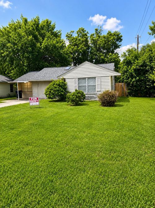 5235 Pensdale Street, Houston, TX, 77033 | Card Image