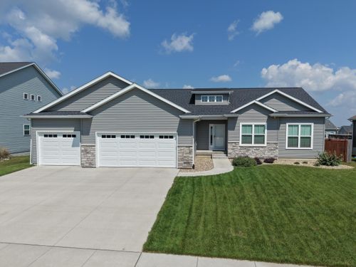 2807 Maple Grove Dr, Cedar Falls, IA, 50613-1467 | Card Image