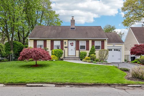 23 Berwick Rd, Hewlett, NY, 11557-1531 | Card Image