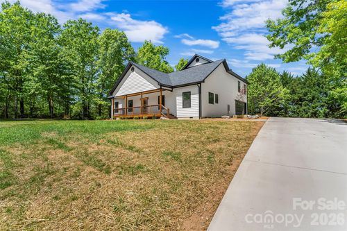 438 Plantation Dr, Marion, NC, 28752-5798 | Card Image