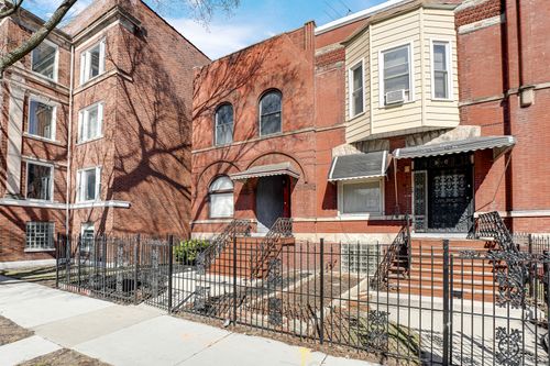 928 E 46th St, CHICAGO, IL, 60653-3655 | Card Image