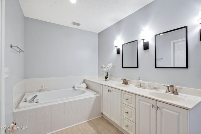APT-101 - 4110 Breezewood Dr, Condo with 2 bedrooms, 2 bathrooms and null parking in Wilmington NC | Image 22
