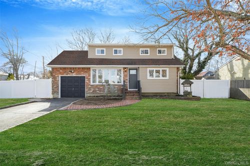 8 Elwood Rd, Centereach, NY, 11720-2831 | Card Image