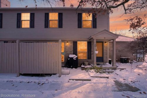 unit-2-30 Pine Tree Ridge Dr, Waterford, MI, 48327-4306 | Card Image