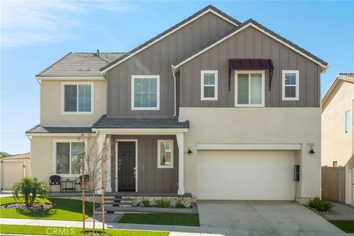 18100 Tableau Way, Saugus, CA, 91350-5898 | Card Image