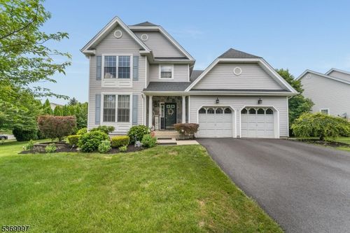 5 Jade Ln, Phillipsburg, NJ, 08865-7325 | Card Image
