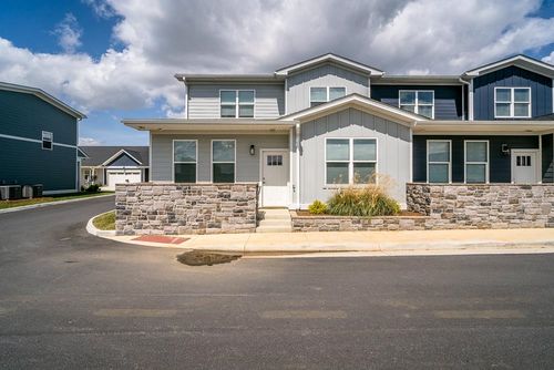 1528 Crownpoint Dr, Rockingham, VA, 22801-8877 | Card Image