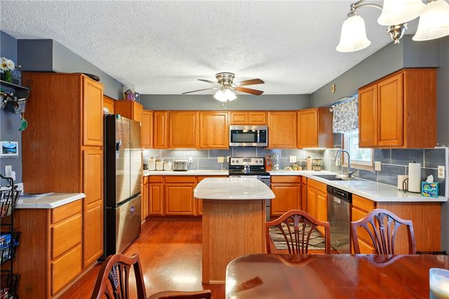 3690 Clearview Dr, House other with 5 bedrooms, 4 bathrooms and 2 parking in Hermitage PA | Image 18