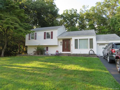 7 Windmill Ln, New City, NY, 10956-6104 | Card Image