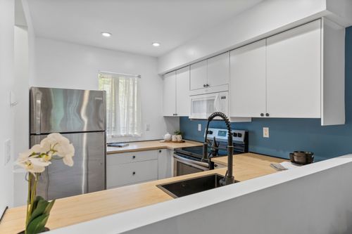 17-2978 Walton Ave, Coquitlam, BC, V3B6V6 | Card Image