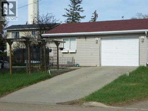 2301 20 Avenue N, Bowden, AB, T0M0K0 | Card Image