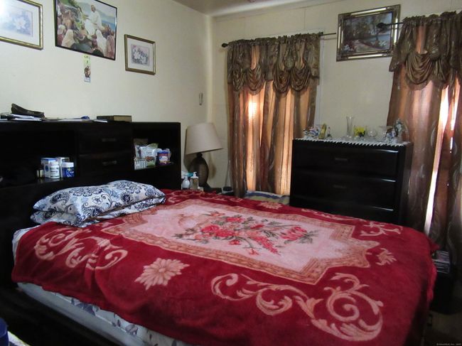137 Clifford St, Home with 6 bedrooms, 3 bathrooms and null parking in Bridgeport CT | Image 14