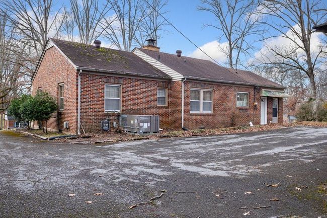 208 Ben Lomond Dr, House other with 3 bedrooms, 2 bathrooms and 3 parking in Mc Minnville TN | Image 5