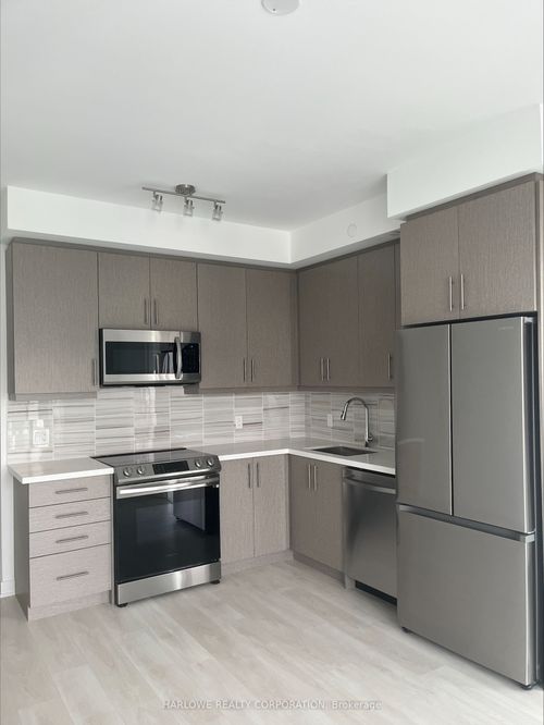 2104-95 Oneida Cres, Richmond Hill, ON, L4B0H5 | Card Image