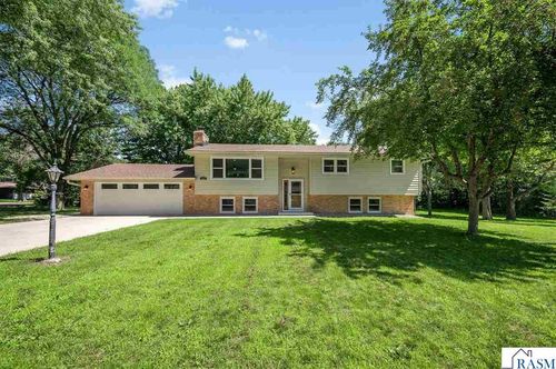 300 Viking Dr, Mankato, MN, 56001-4185 | Card Image