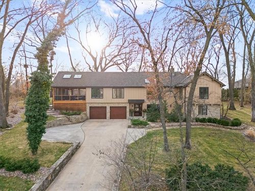 450 Hillcrest Rd E, Lake Quivira, KS, 66217-8779 | Card Image