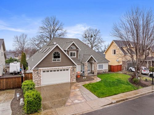 1653 Kentucky Ct, Central Point, OR, 97502-3644 | Card Image