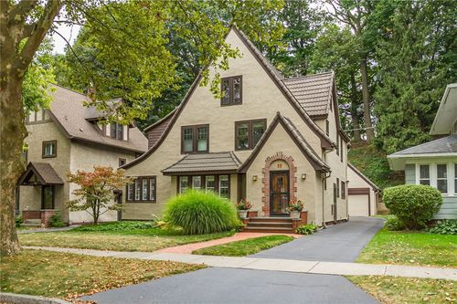 77 Highland Pkwy, Rochester, NY, 14620-2503 | Card Image