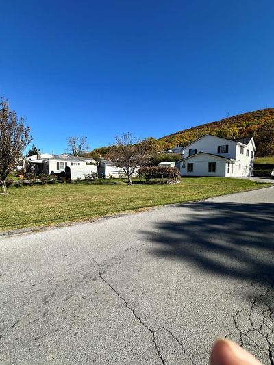 4103 E Cumberland Rd, Home with 3 bedrooms, 2 bathrooms and null parking in Bluefield WV | Image 2