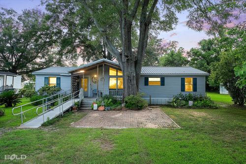 172 Vienna Pkwy, Natchitoches, LA, 71457-9257 | Card Image