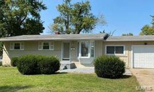 10203 Hobkirk Dr, Saint Louis, MO, 63137-3745 | Card Image