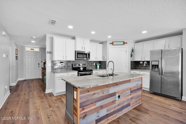 1757 Eagle View Way, House other with 3 bedrooms, 2 bathrooms and null parking in MIDDLEBURG FL | Image 6