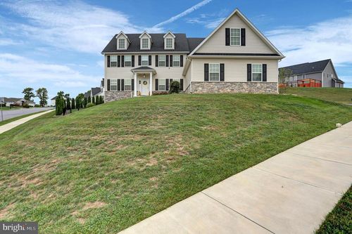 368 Delanie Dr, GREENCASTLE, PA, 17225-8787 | Card Image