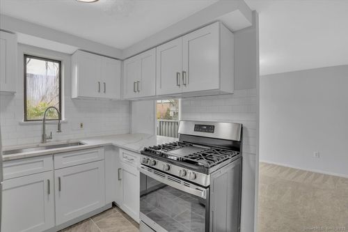 3-3 Trolley Crossing Ln, Middletown, CT, 06457-5841 | Card Image