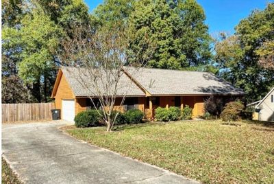 709 Brookdale Dr, Home with 3 bedrooms, 2 bathrooms and null parking in Dublin GA | Image 3