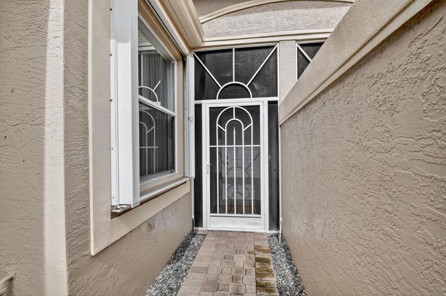 9675 Crescent View Dr N, Condo with 3 bedrooms, 2 bathrooms and null parking in Boynton Beach FL | Image 4