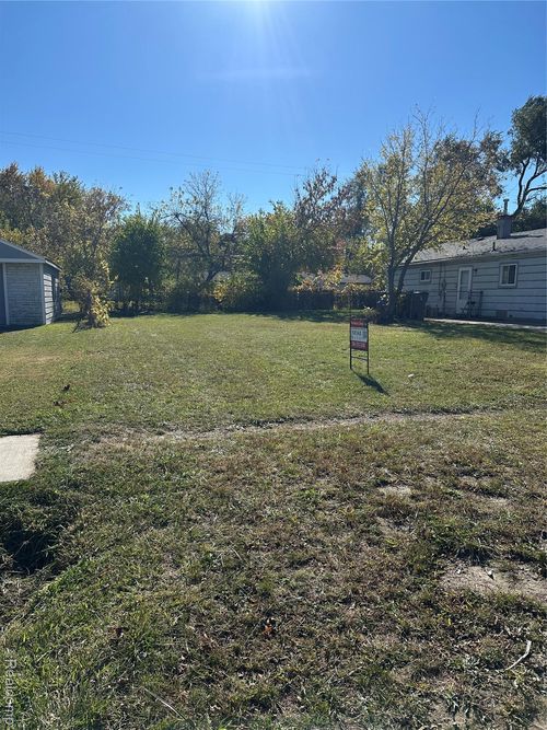 20908 Woodward St, Clinton Township, MI, 48035-3584 | Card Image