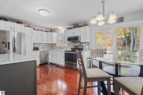 3841 Manchester Rd, Traverse City, MI, 49686-8117 | Card Image