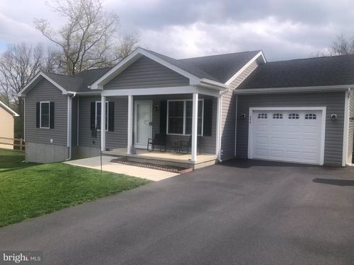 246 Hannah Ln, BUNKER HILL, WV, 25413-7704 | Card Image