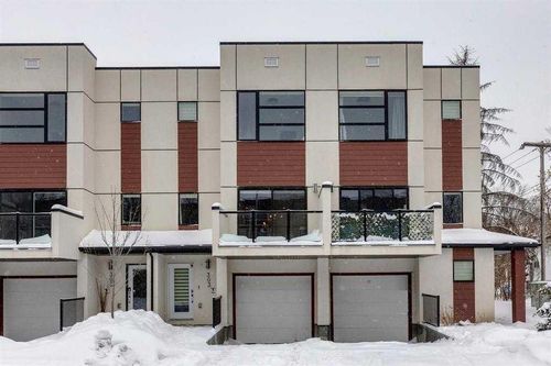 620 2 Street Ne, Home with 3 bedrooms, 2 bathrooms and 8 parking in Calgary AB | Card Image