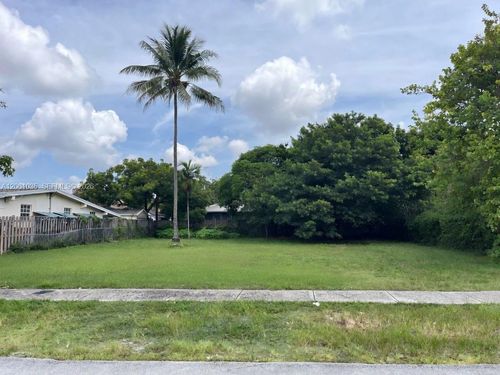 363 Ne 173rd St, North Miami Beach, FL, 33162-1807 | Card Image