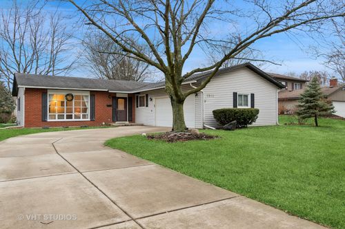 1912 Cambridge Lane E, Wheaton, IL, 60189 | Card Image