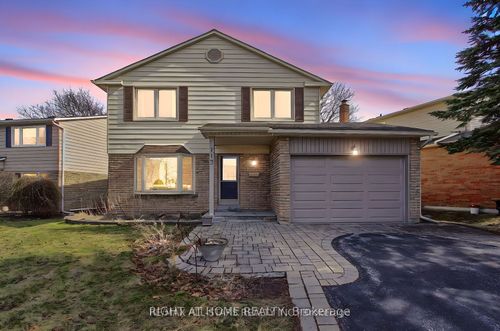 113 Lowe Blvd, Newmarket, ON, L3Y5T3 | Card Image