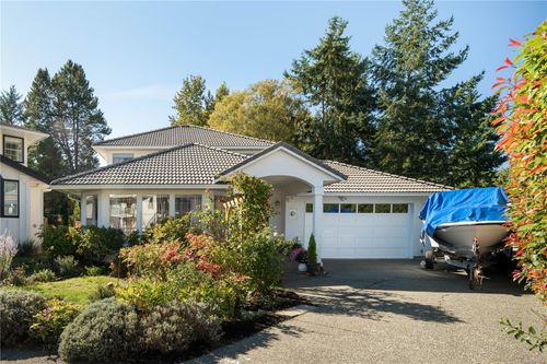 1395 Epsom Close, Victoria, BC, V8P5S8 | Card Image
